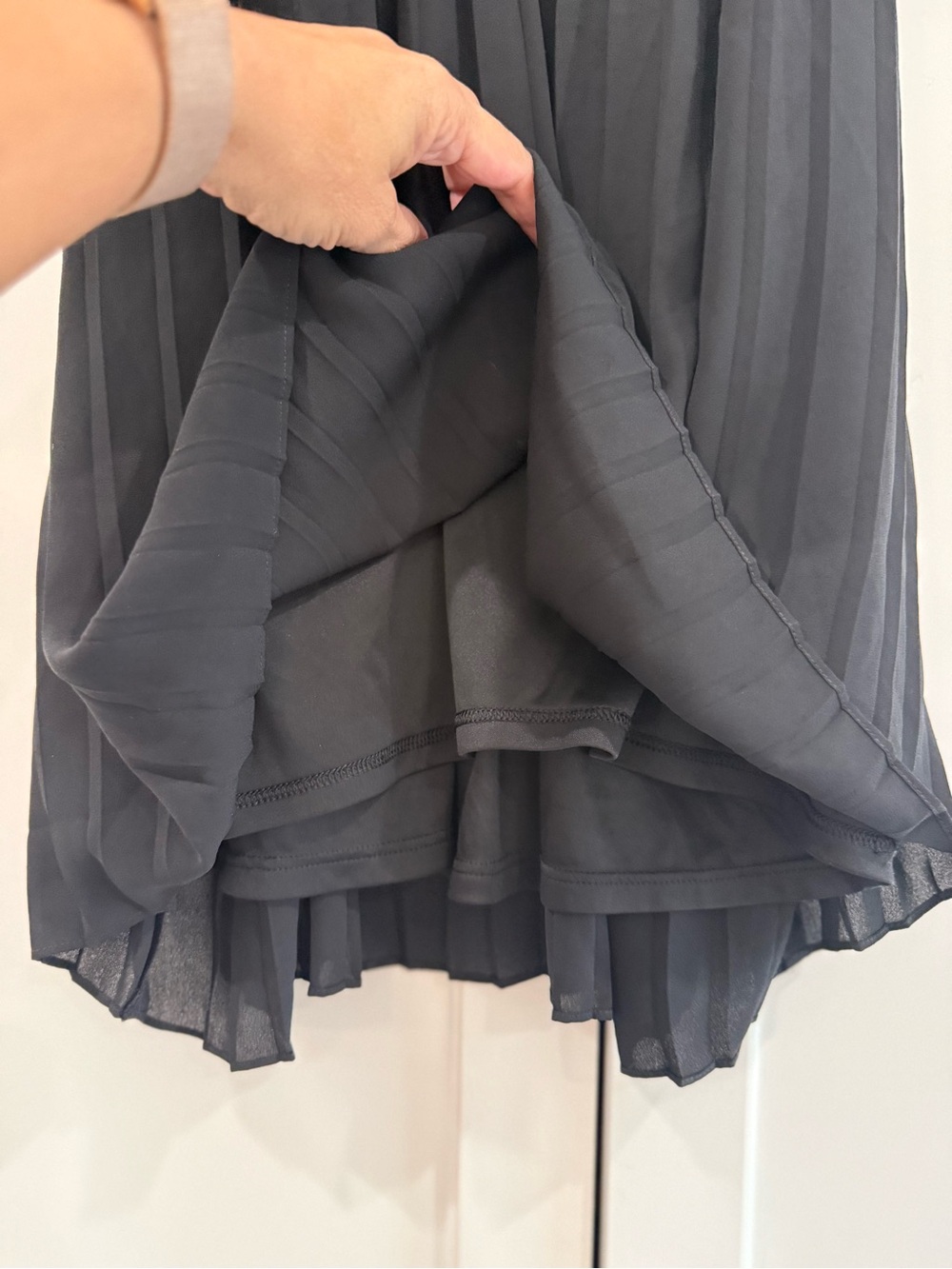 Express Black Pleated Spaghetti Strap Camisole - Picture 5 of 5